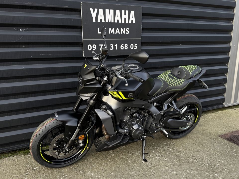 YAMAHA MT-09 4