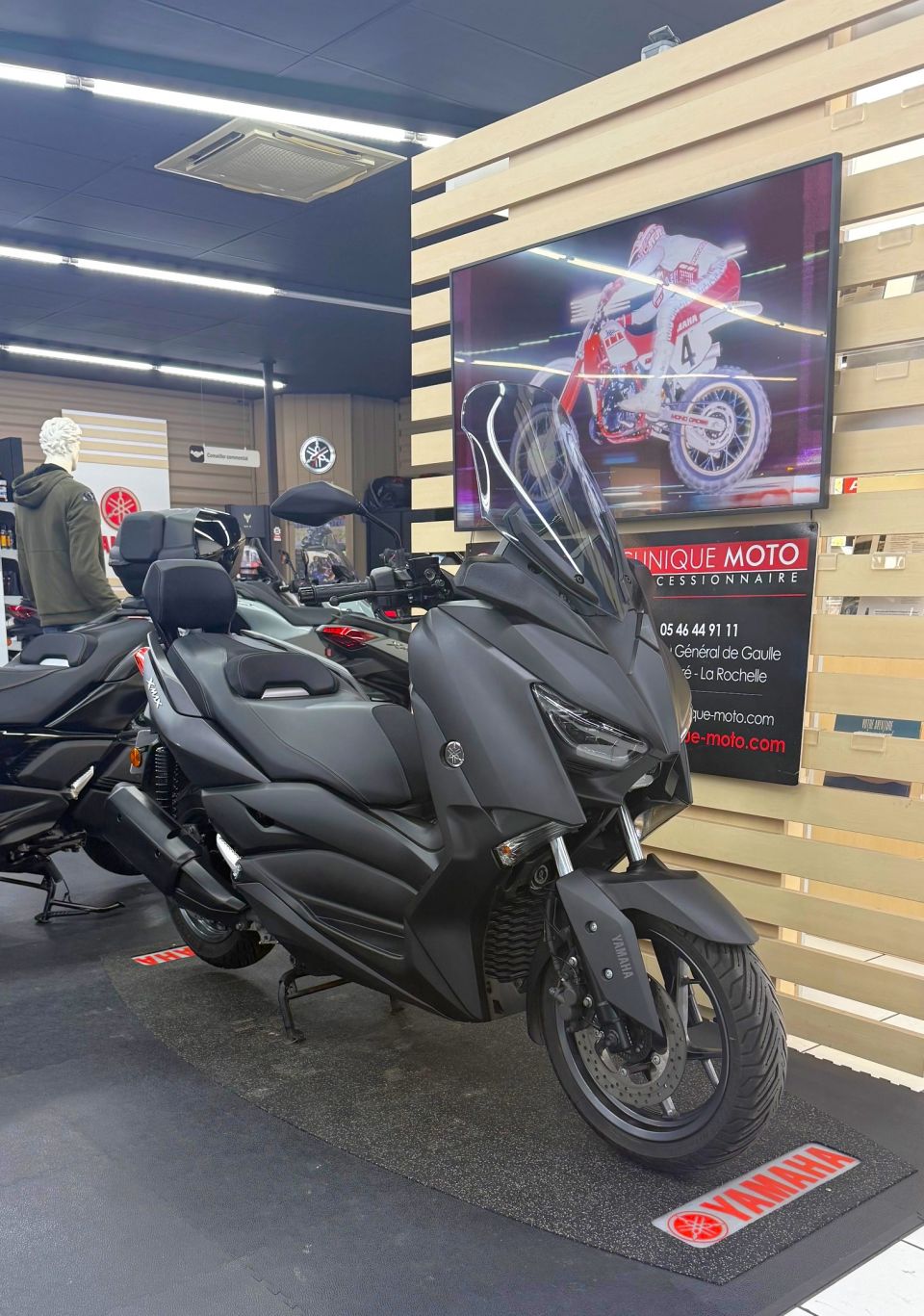 YAMAHA XMAX 300 4