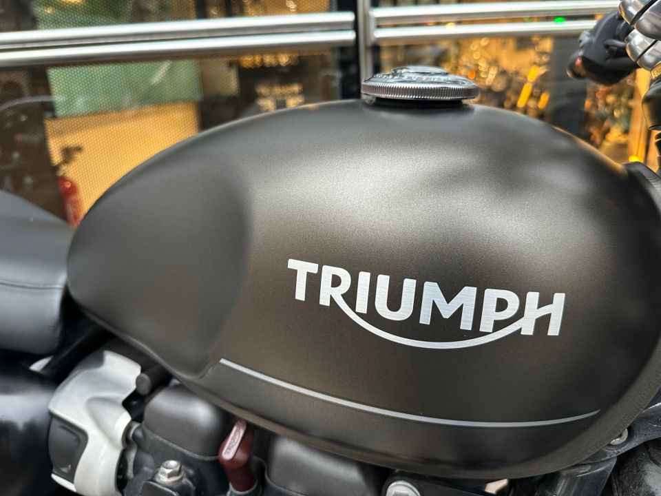 TRIUMPH SPEED TWIN 900 4