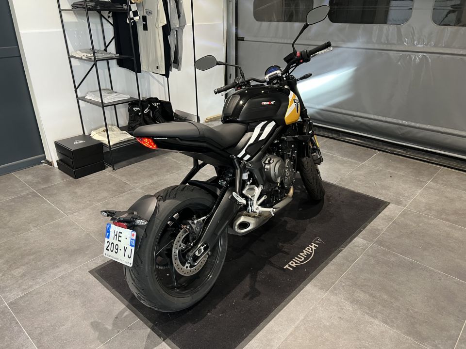 TRIUMPH TRIDENT 660 4