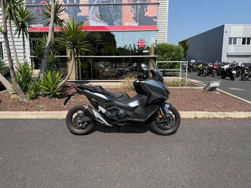 HONDA FORZA 750 4