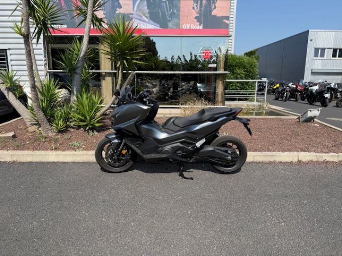 HONDA FORZA 750 4