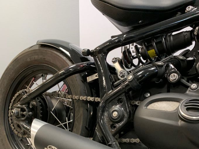 TRIUMPH Bonneville Bobber 1200 4