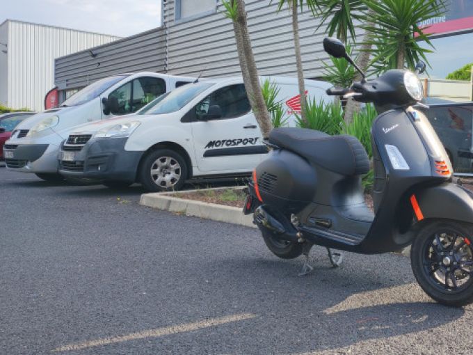 PIAGGIO VESPA GTS ABS IE 300 4