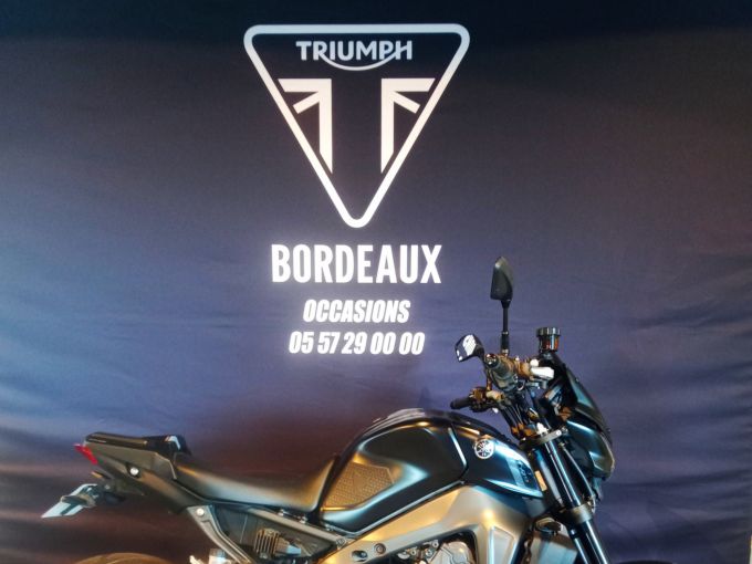 YAMAHA MT-09 4