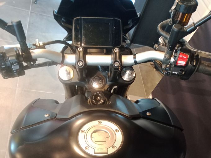 YAMAHA MT-09 4