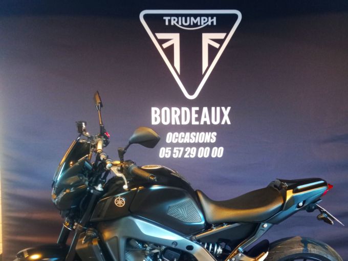 YAMAHA MT-09 4