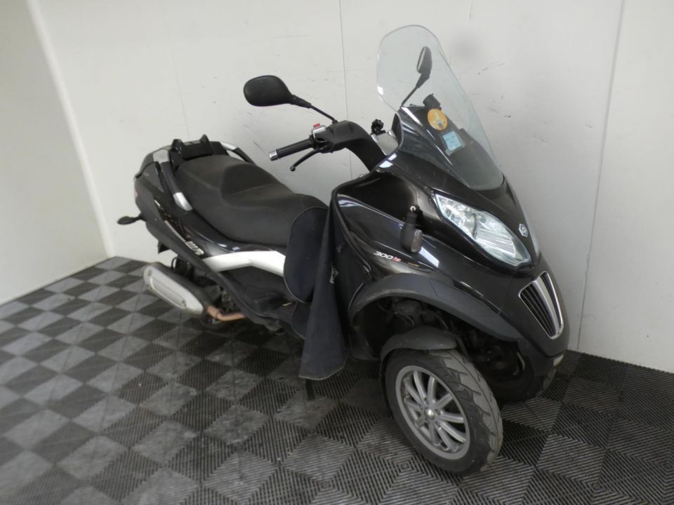 PIAGGIO MP3 300 LT 4
