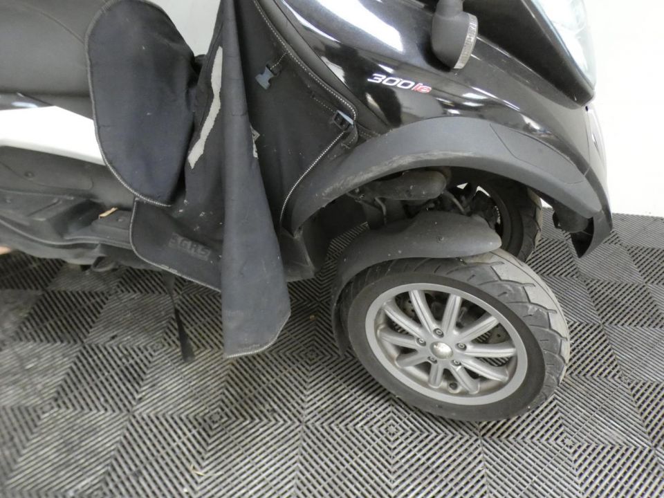PIAGGIO MP3 300 LT 4