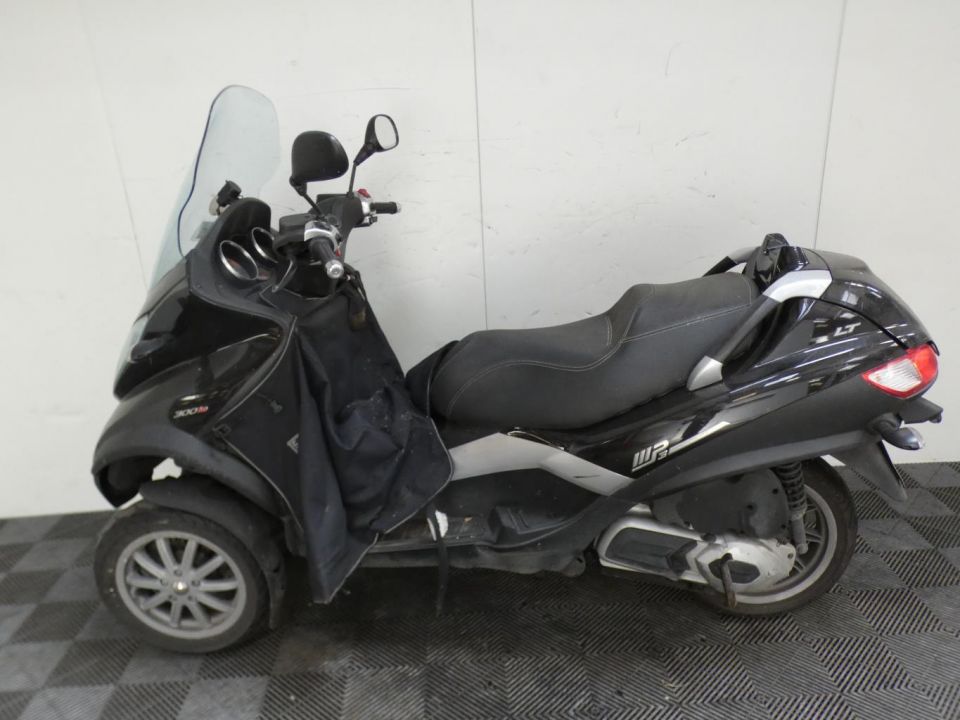 PIAGGIO MP3 300 LT 4