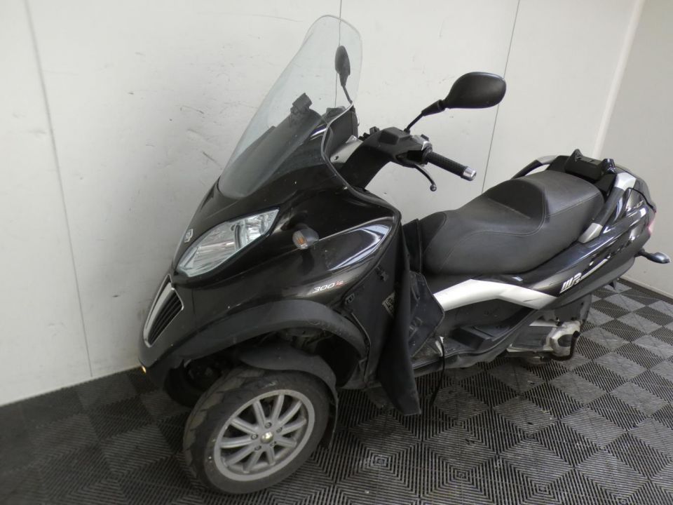 PIAGGIO MP3 300 LT 4