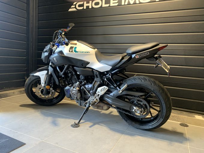 YAMAHA MT-07 4