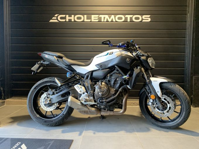 YAMAHA MT-07 4