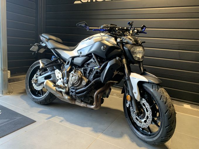 YAMAHA MT-07 4