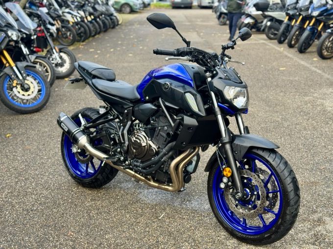 YAMAHA MT-07 4