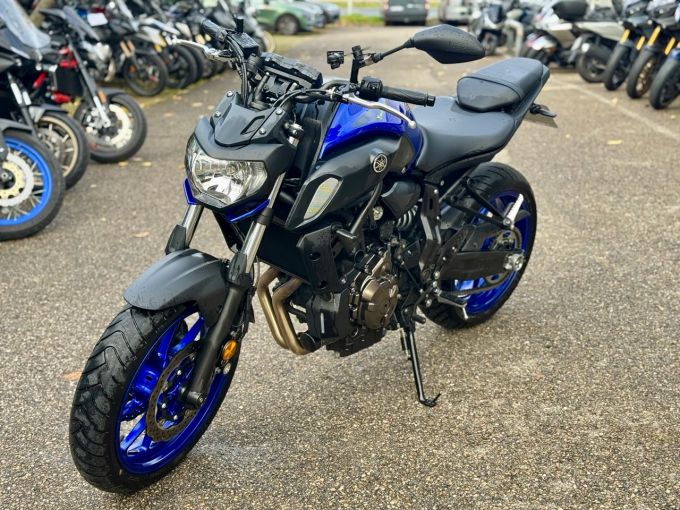 YAMAHA MT-07 4
