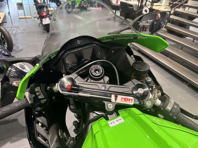 KAWASAKI ZX-10R 4