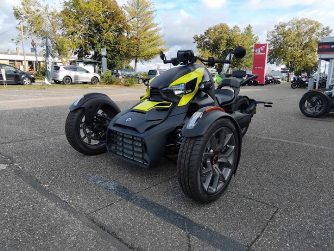 CAN-AM RYKER 900 4