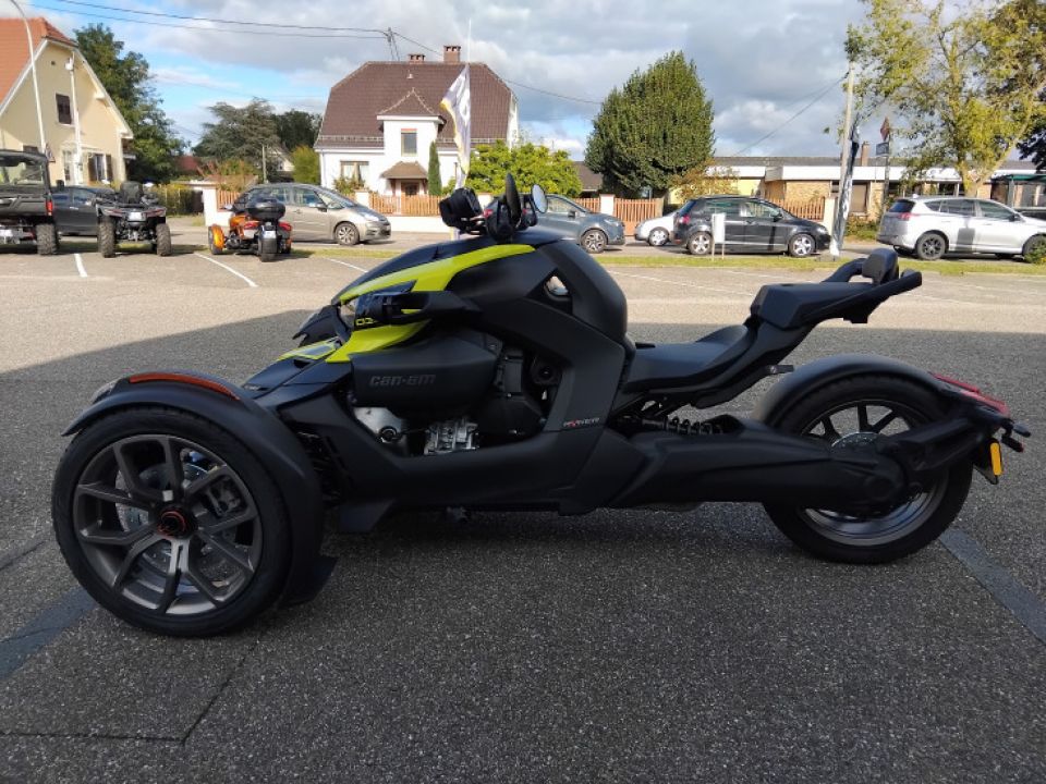 CAN-AM RYKER 900 4