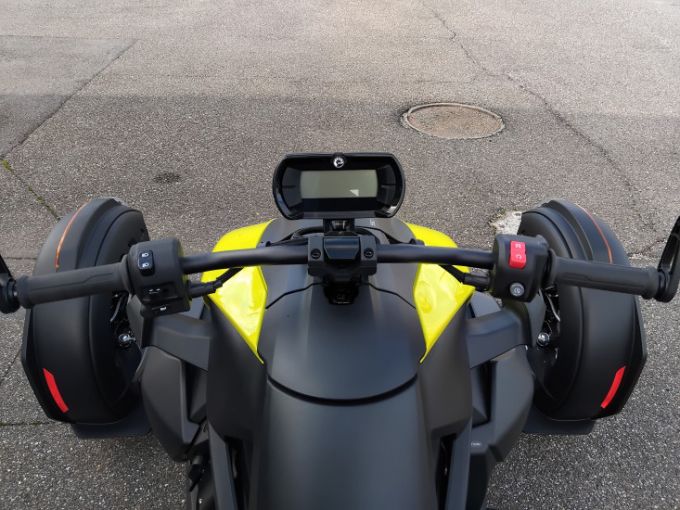 CAN-AM RYKER 900 4