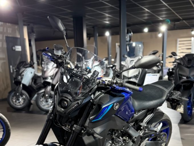 YAMAHA MT-09 4
