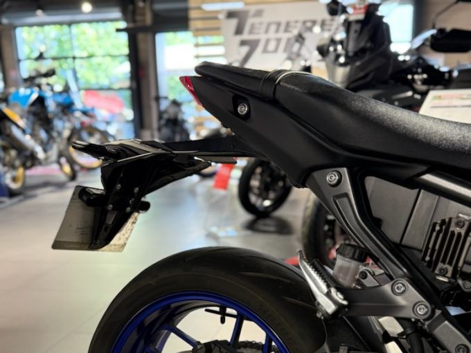 YAMAHA MT-09 4