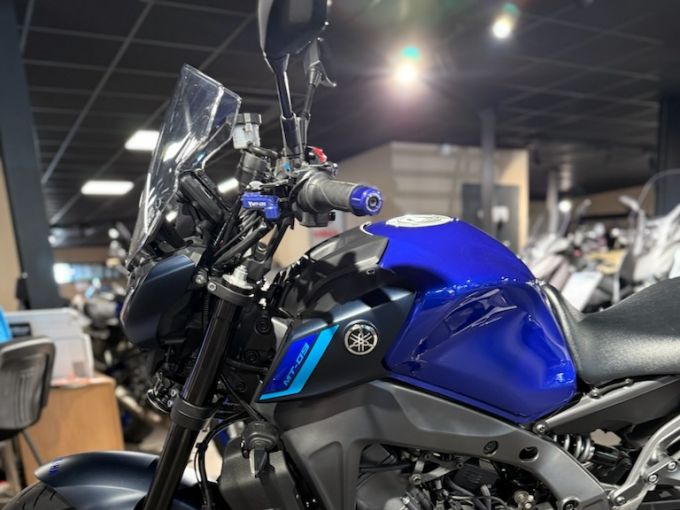 YAMAHA MT-09 4