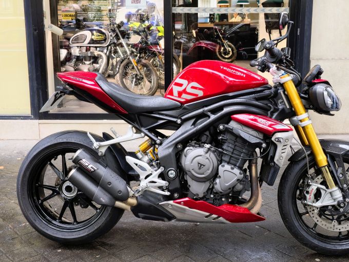TRIUMPH SPEED TRIPLE 1200 RS 4