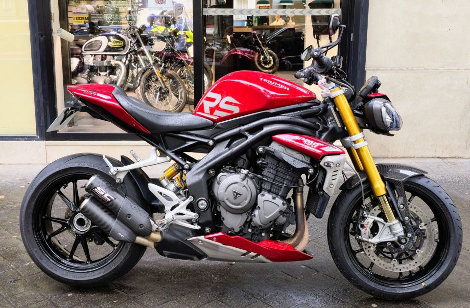 TRIUMPH SPEED TRIPLE 1200 RS 4