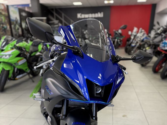 YAMAHA YZF-R7 4
