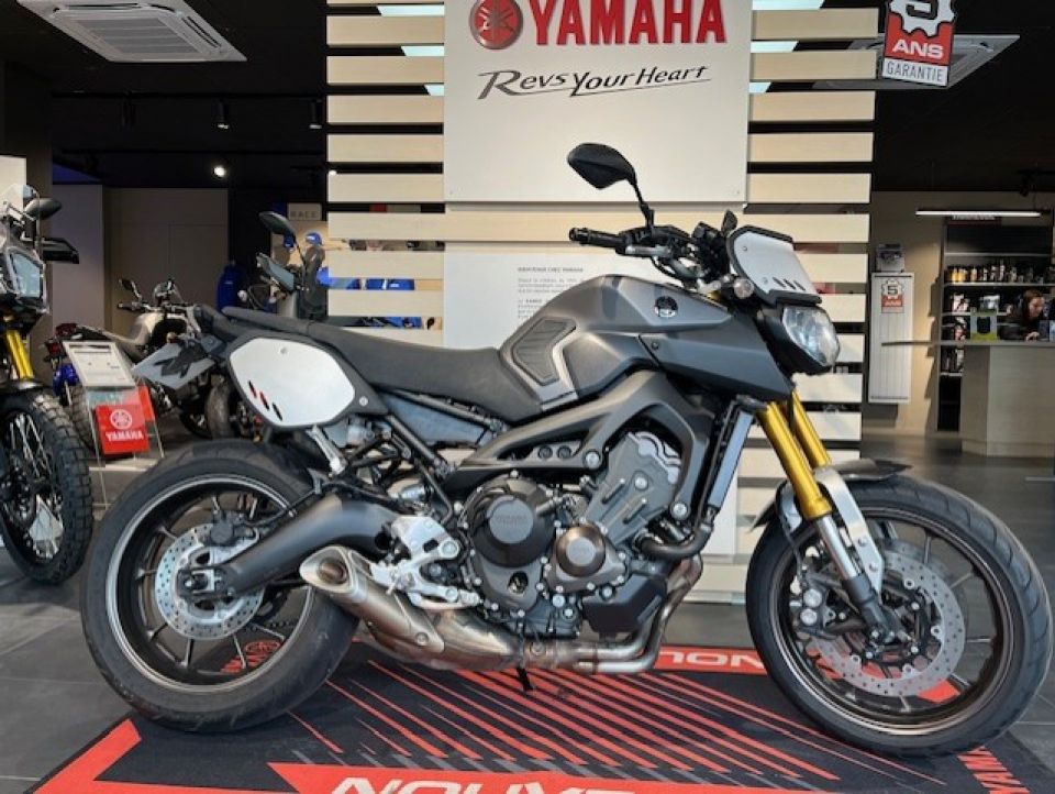 YAMAHA MT-09 4