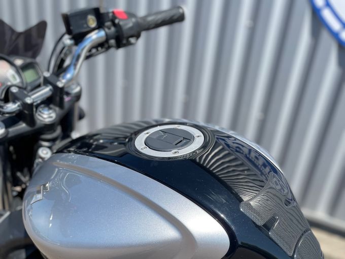 SUZUKI GLADIUS 650 4