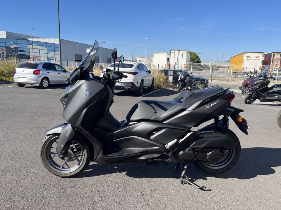 YAMAHA X-MAX 125 4