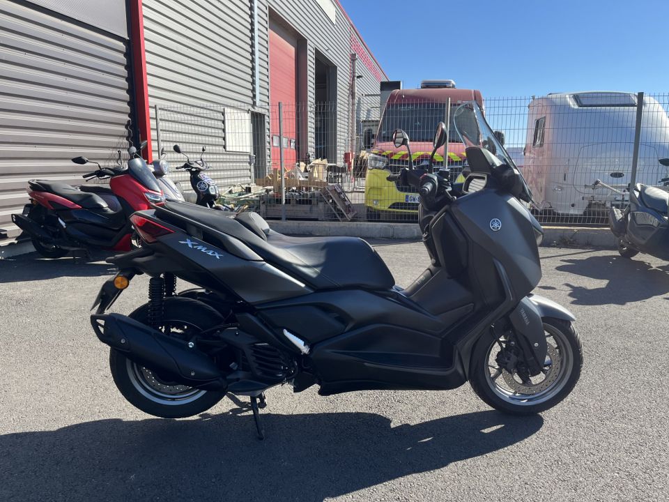 YAMAHA X-MAX 125 4