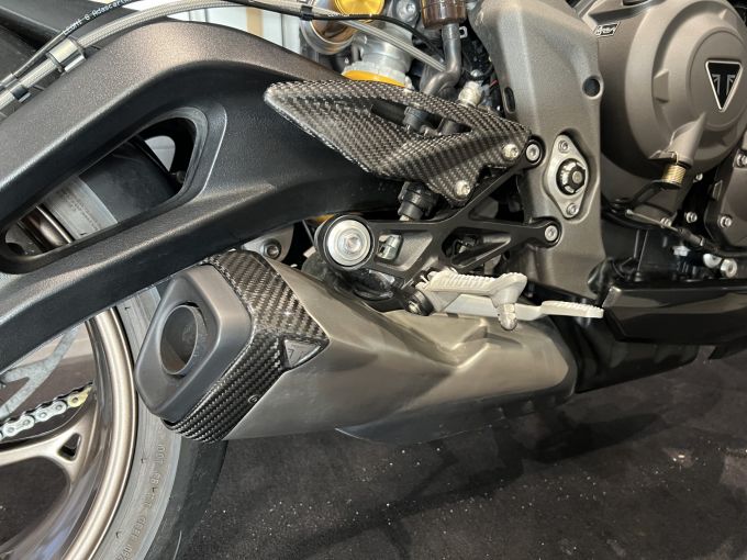 TRIUMPH STREET TRIPLE 765 RS 4
