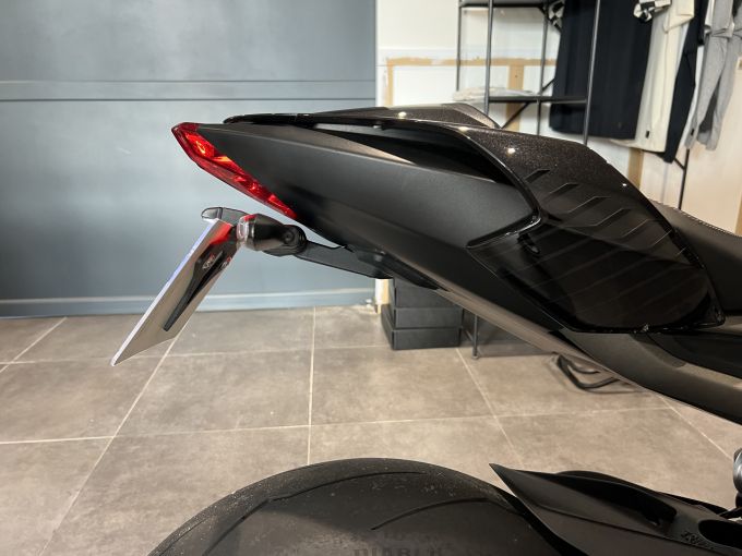 TRIUMPH STREET TRIPLE 765 RS 4