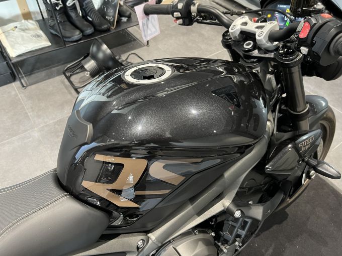 TRIUMPH STREET TRIPLE 765 RS 4