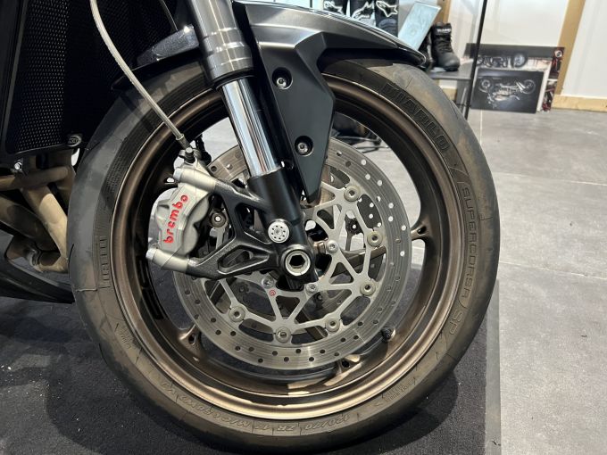 TRIUMPH STREET TRIPLE 765 RS 4