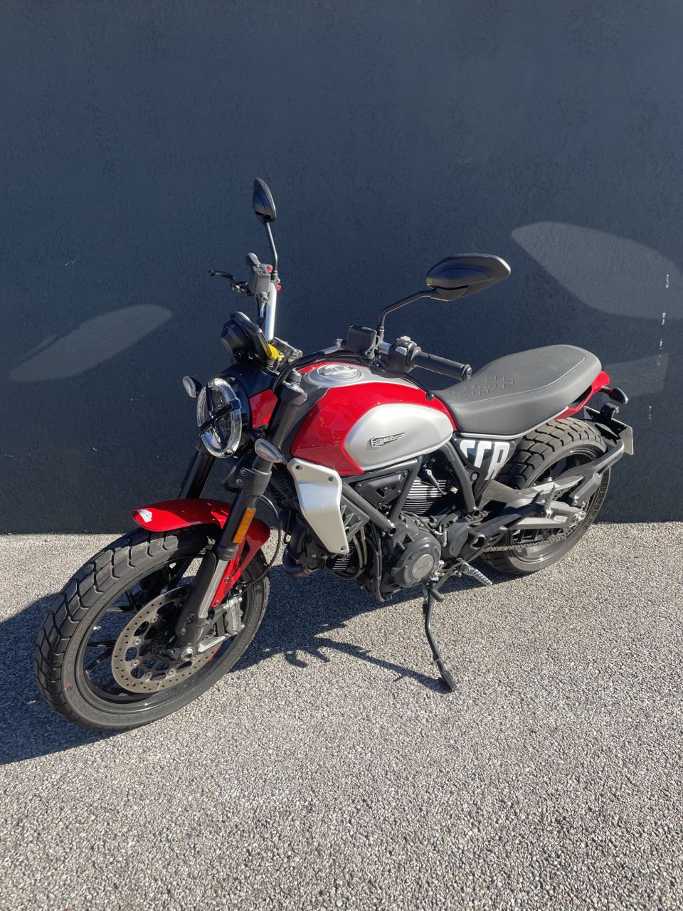 DUCATI SCRAMBLER ICON 4