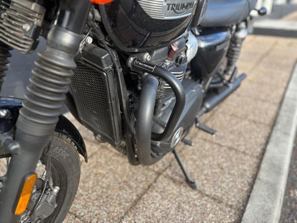 TRIUMPH Bonneville T100 4