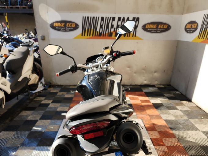 TRIUMPH STREET TRIPLE 675 R 4
