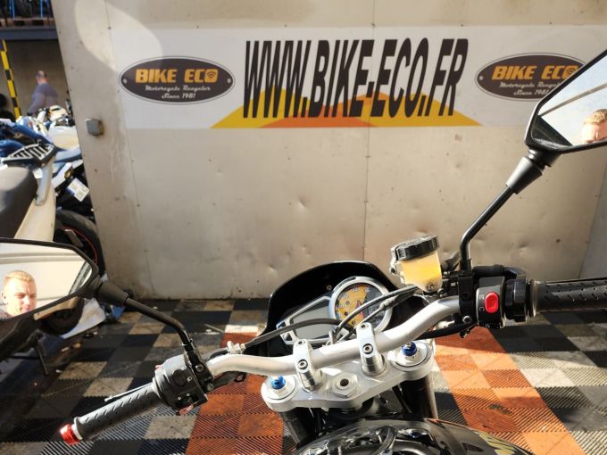 TRIUMPH STREET TRIPLE 675 R 4