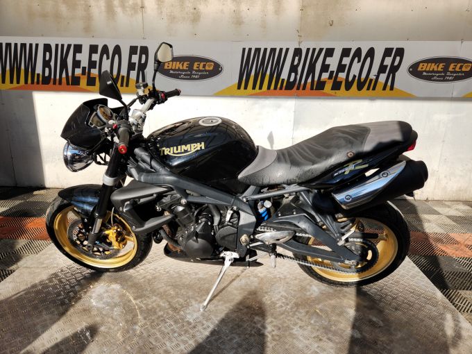 TRIUMPH STREET TRIPLE 675 R 4