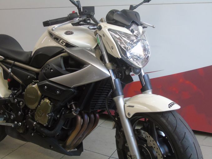 YAMAHA XJ6 600 ABS 4