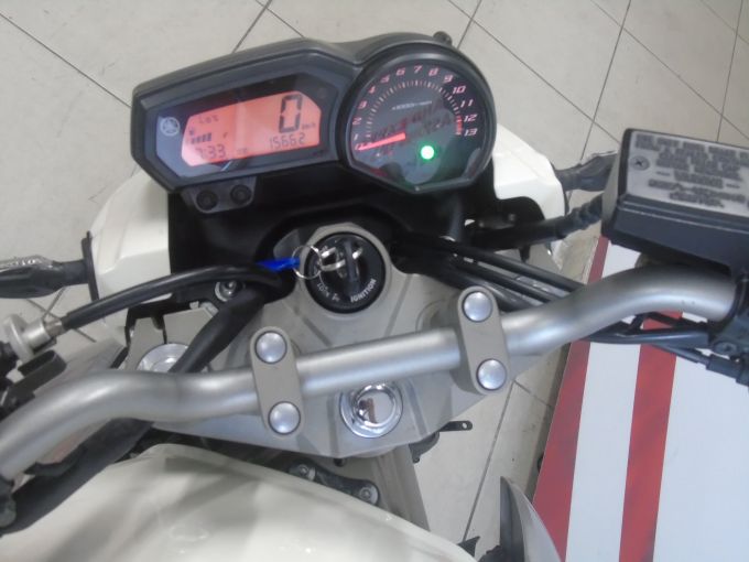 YAMAHA XJ6 600 ABS 4