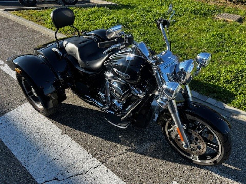 HARLEY-DAVIDSON TRIKE FREEWHEELER 1745 4