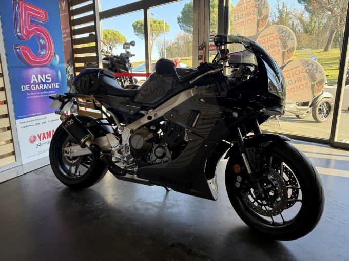 YAMAHA XSR 900 GP 4