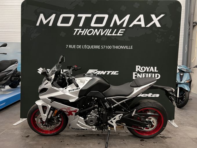 SUZUKI GSX-8R 4