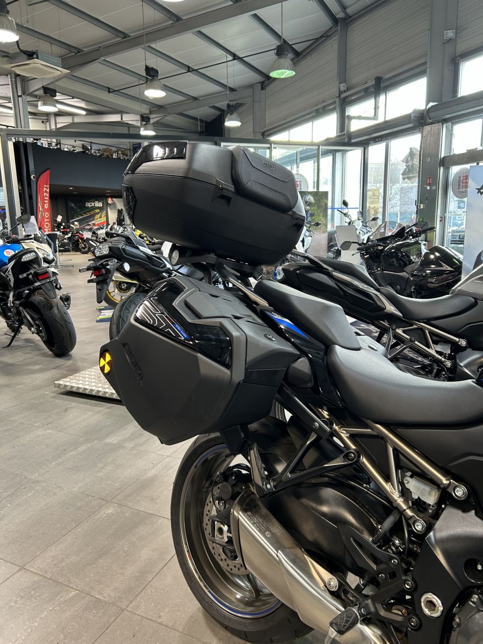 SUZUKI GSX-S 1000 GT 4