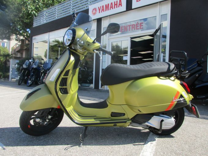 VESPA GTS 300 SUPER 4